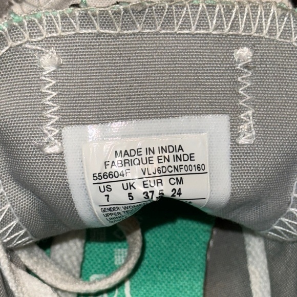 💥Converse Chuck Taylor Women’s Gray All Star Sneakers Shoes PEACE OUT ✌️ - Picture 10 of 15